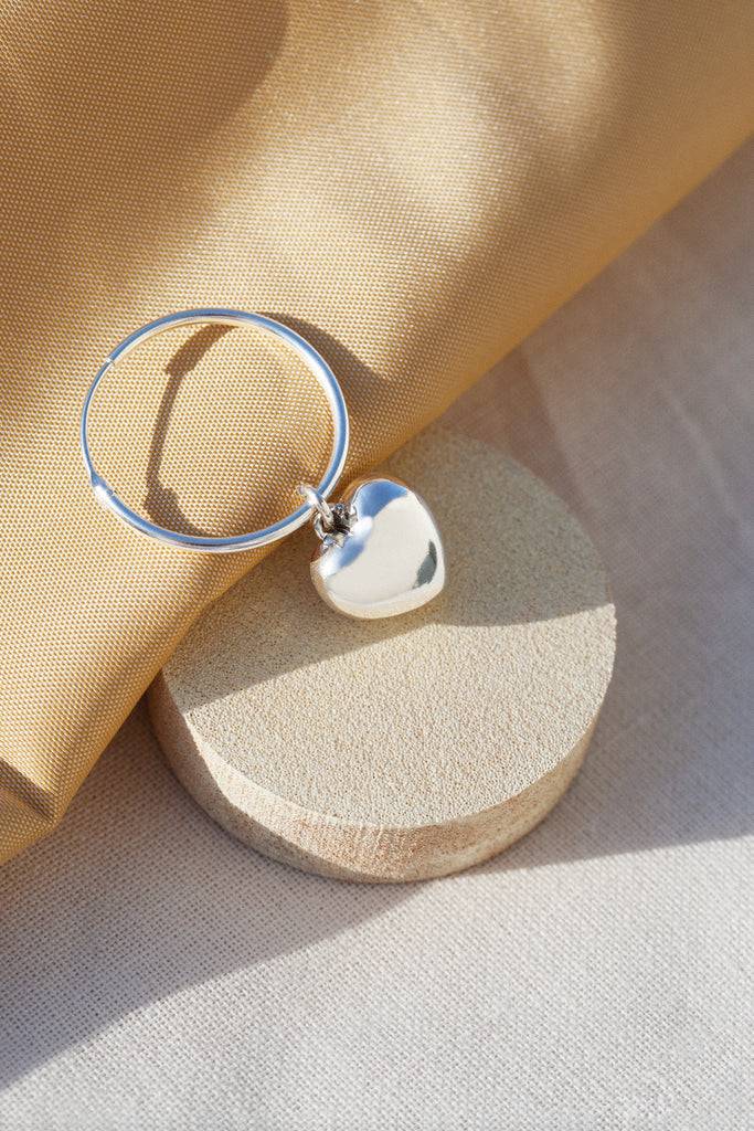 JUKSEREI AMORE CHARM EARRINGS Bis zu 50% Rabatt