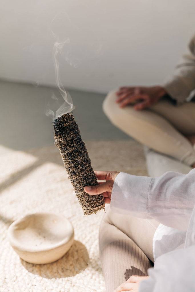 JUKSEREI KRUUT · SLOW MOTION SMUDGE STICK Nur noch ein Tag übrig
