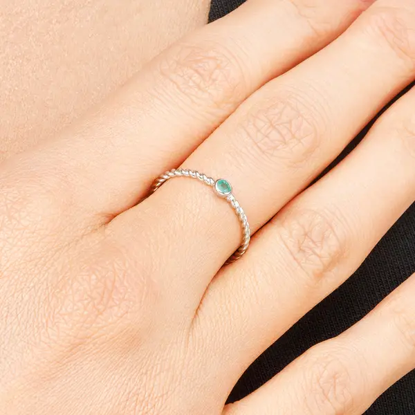 Leaf Jewelry Ring Twist Smaragd, 14K Gelbgold Top Angebot