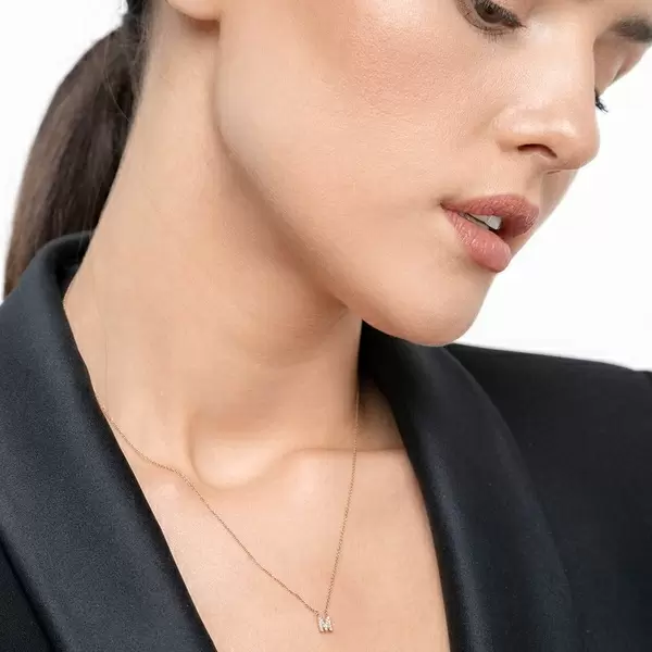 Leaf Jewelry Halskette Letter "M", 14 K Rosegold mit Diamanten Nur für heute