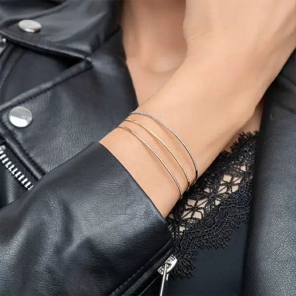 Leaf Jewelry Armreif Circle mit Diamanten, 18 K Rosegold Sonderangebot der Fabrik