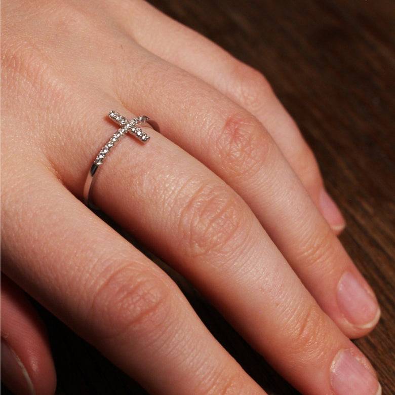 Nana Kay Very Petite Ring Kreuz Weihnachtsangebot