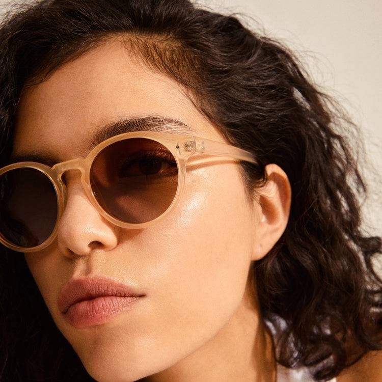 Pilgrim KYRIE klassische runde Sonnenbrille hellbeige Exklusivangebot