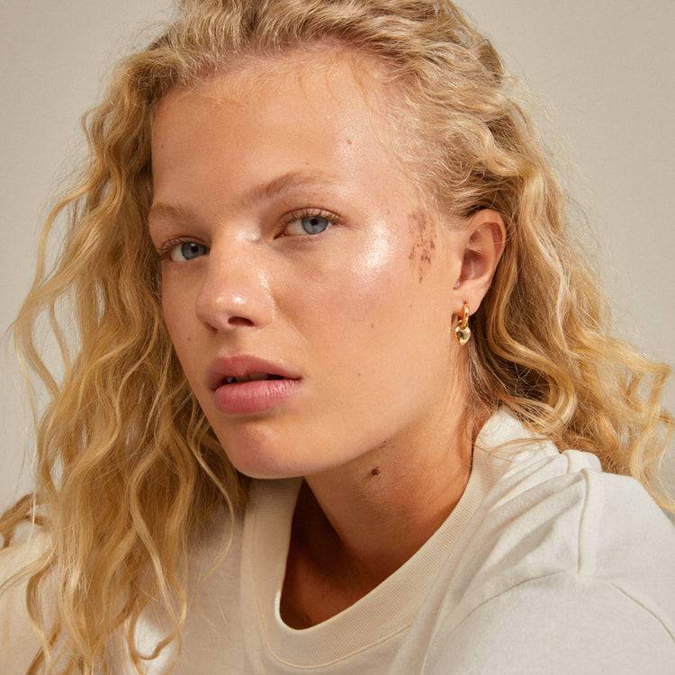 Pilgrim SOPHIA recycelte Herz-Hoops vergoldet Neueste Mode