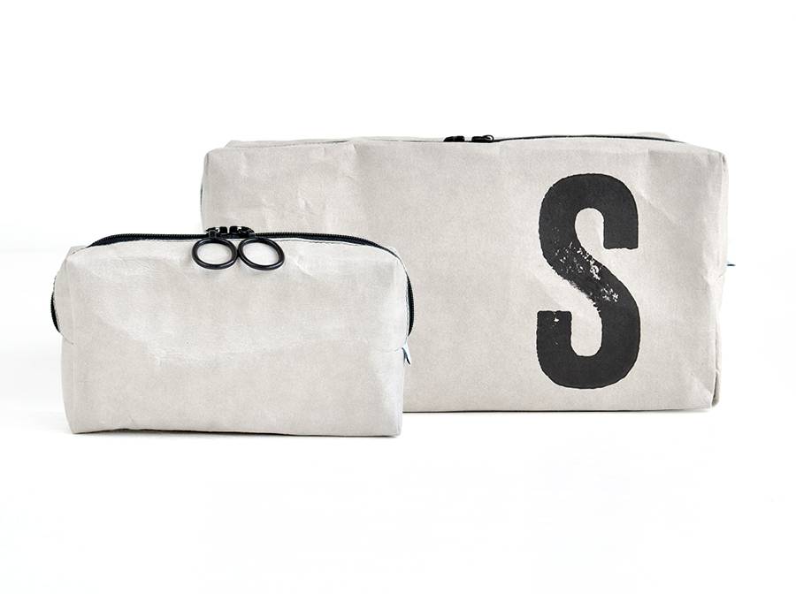 Renna Deluxe Kosmetiktasche mit Monogramm grau Rabatte dieses Monats