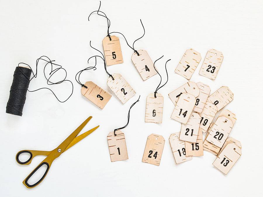 Renna Deluxe Adventskalender Zahlen Anhänger aus Birkenrinde Exklusivangebot
