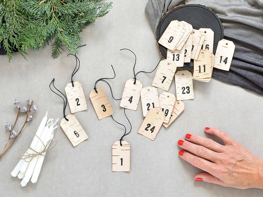 Renna Deluxe Adventskalender Zahlen Anhänger aus Birkenrinde Exklusivangebot