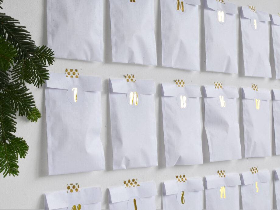 Renna Deluxe Adventskalender Gold metallic mit weißen Papiertüten Top Angebot