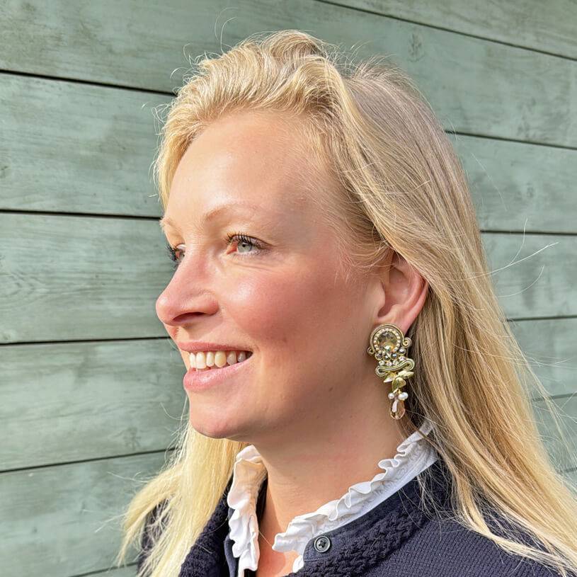 SchwesterSchwester Vorbestellbar - Zeitlose Soutache-Ohrstecker in Gold und Champagnertönen Riesige Ersparnisse