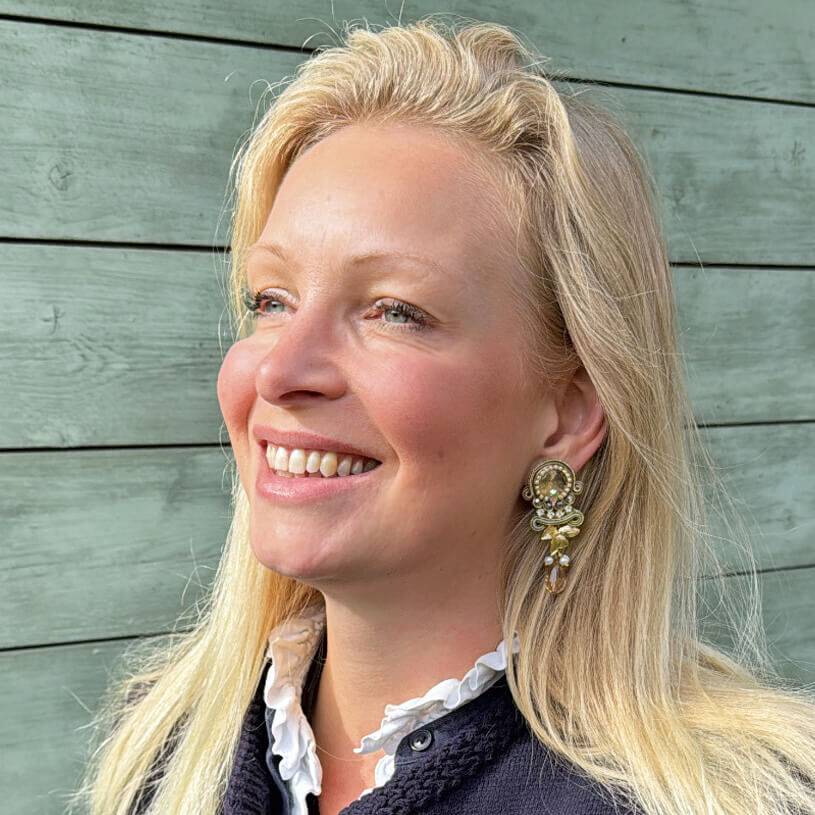 SchwesterSchwester Vorbestellbar - Zeitlose Soutache-Ohrstecker in Gold und Champagnertönen Riesige Ersparnisse