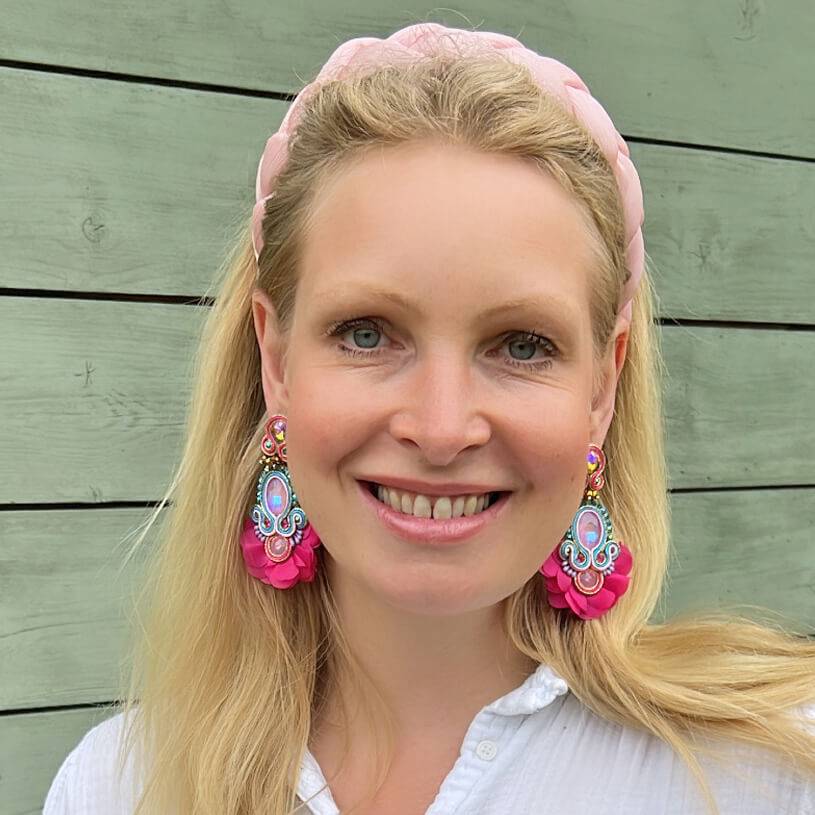 SchwesterSchwester Außergewöhnliche Soutache-Ohrringe in leuchtendem Pink Im Verkauf