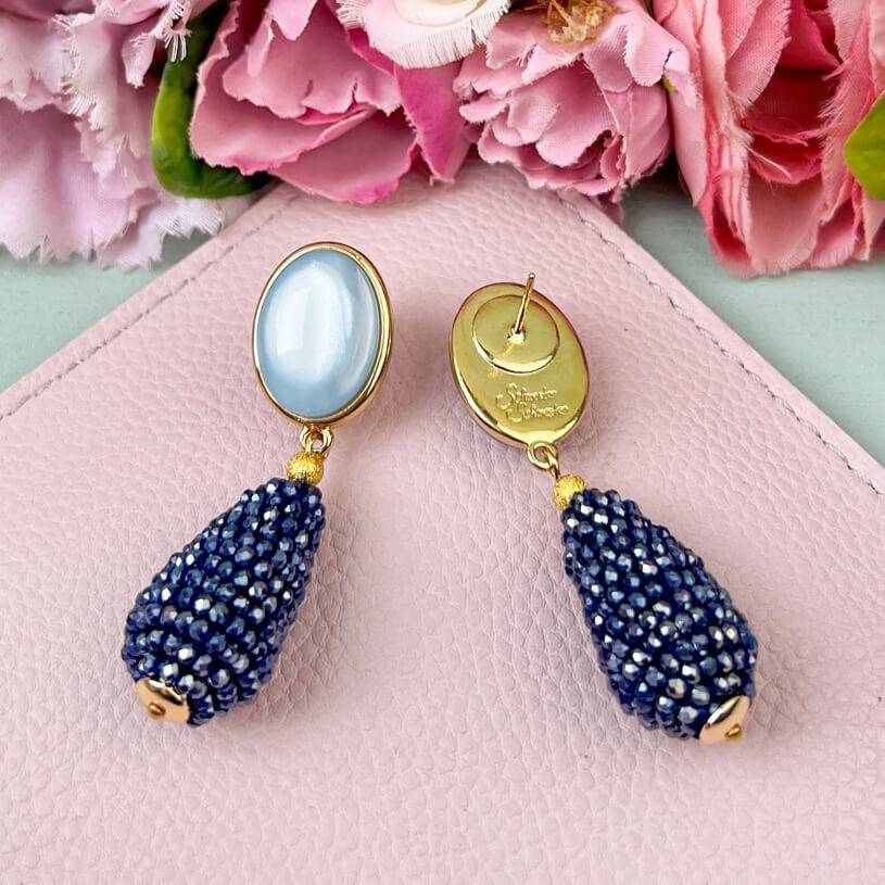 SchwesterSchwester Hellblaue Ohrringe mit glitzerndem dunkelblauen Tropfen von AmuseToi 50% Rabatt für begrenzte Zeit