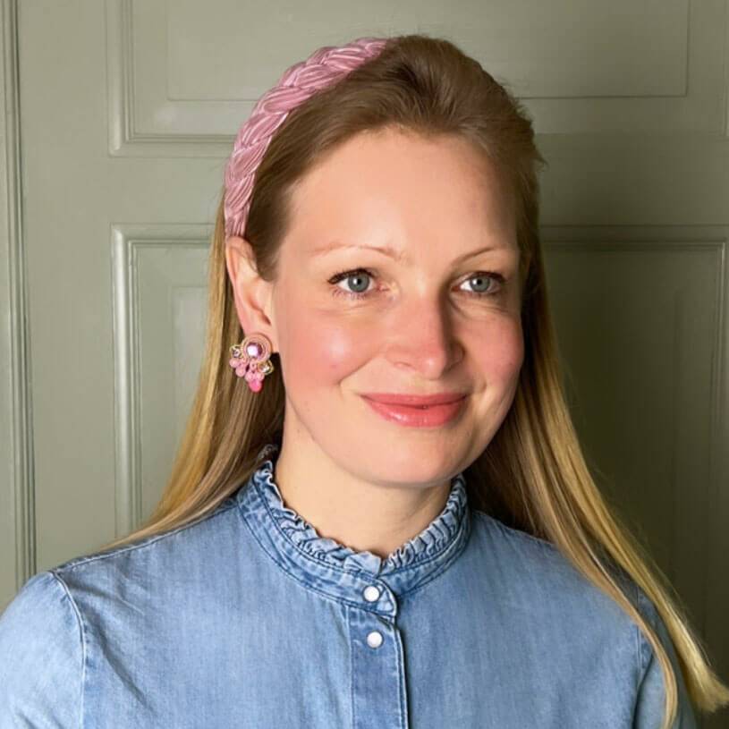 SchwesterSchwester Wunderschöne kleine Soutache Ohrstecker in Gold und Rosa Online