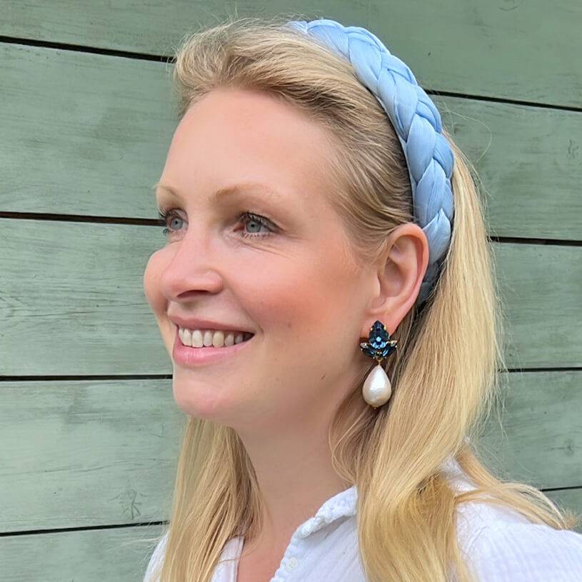 SchwesterSchwester Funkelnde Ohrstecker in Dunkelblau mit federleichten Baumwolltropfen Top Angebot
