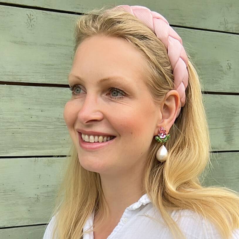 SchwesterSchwester Funkelnde Ohrstecker in Rosa und Grün mit federleichten Baumwolltropfen Begrenzt auf 3 Tage
