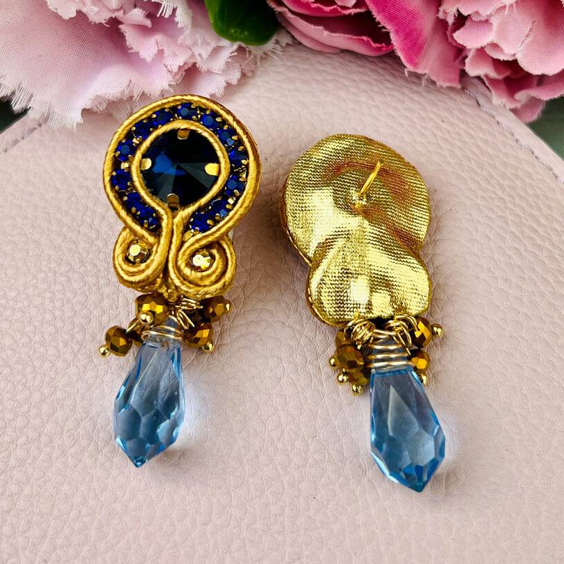 SchwesterSchwester Hübsche Soutache-Ohrstecker mit blauen Kristallen und Tropfen Online