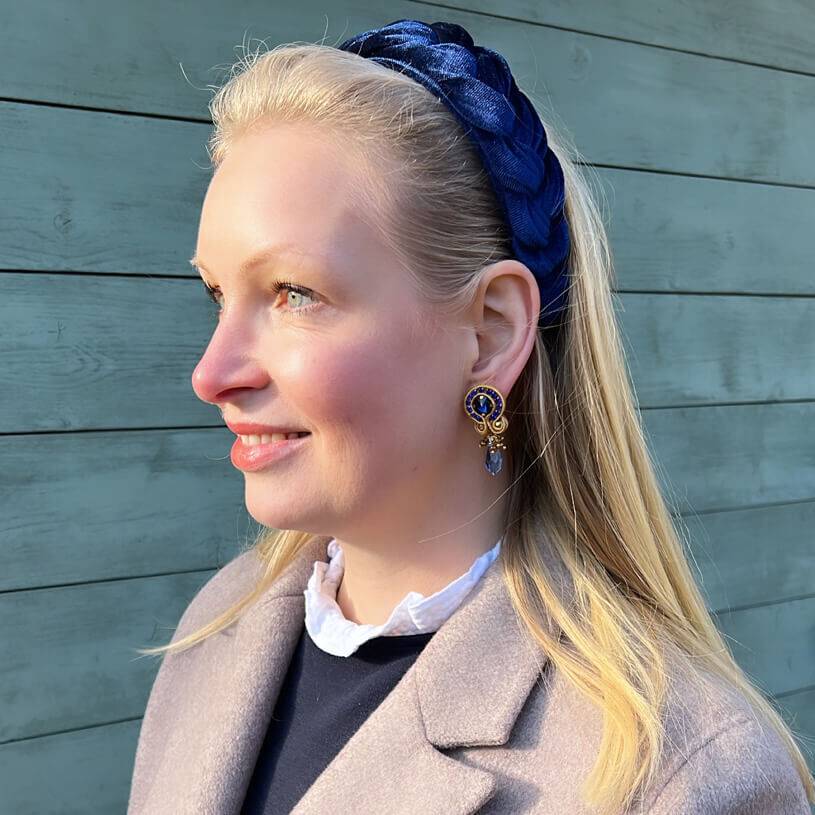 SchwesterSchwester Hübsche Soutache-Ohrstecker mit blauen Kristallen und Tropfen Online